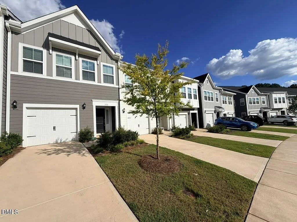 3 bed, 2.5 bath, 1672 sqft, $1,995 — Photo 2