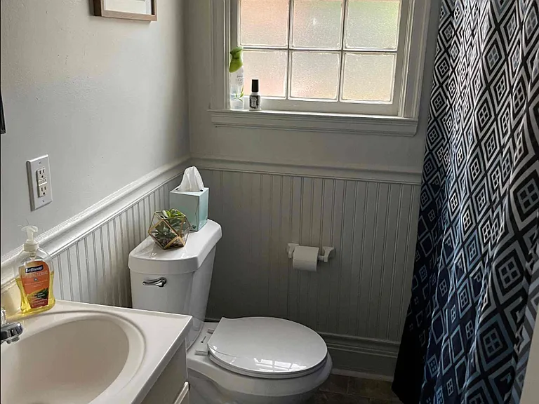 810 W Markham Ave — Photo 6