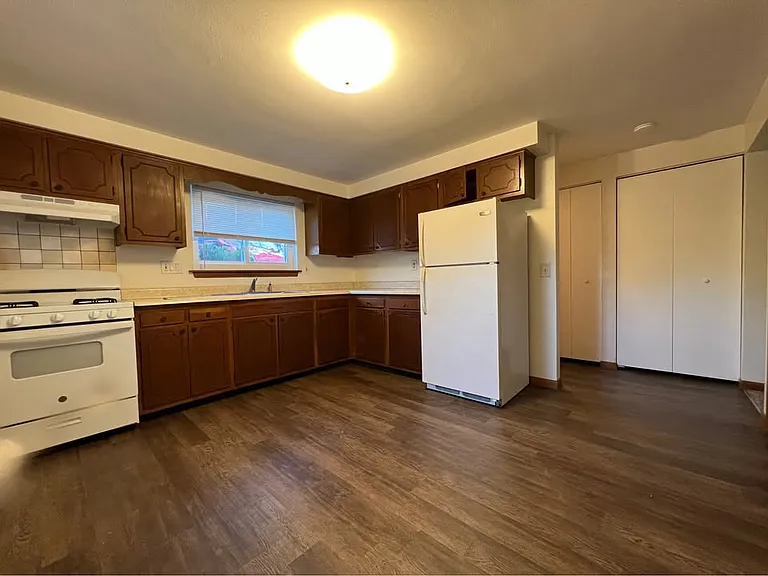 4 Sanford St #5 — Photo 1