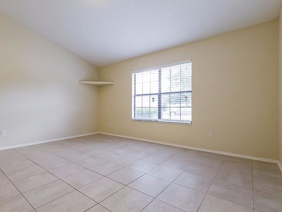 4th image of 488 Autumn Oaks Pl