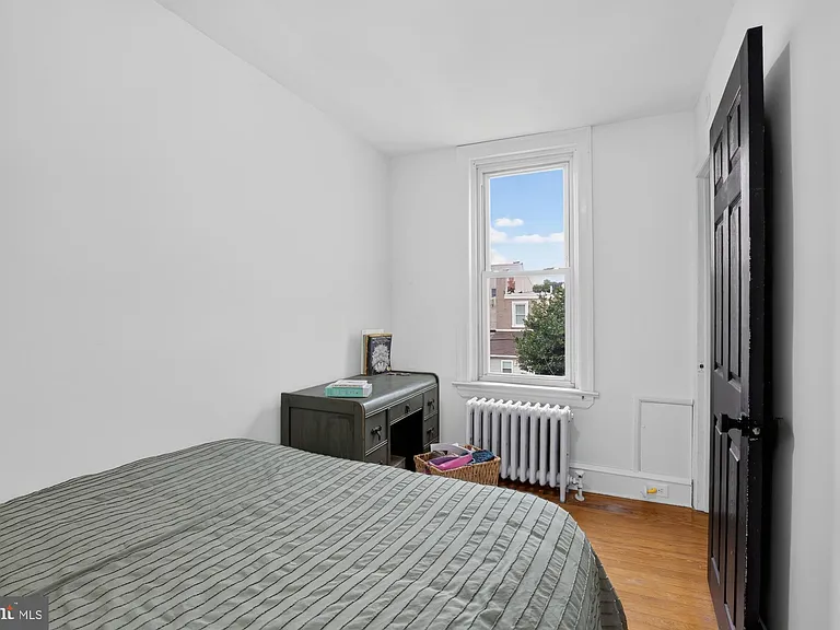 1123 E Eyre St — Photo 17