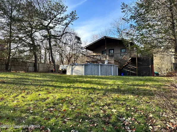 389 Clearview Dr, Long Pond, PA 18334