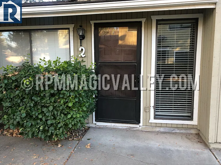 747 Meadows Dr #2 — Photo 3