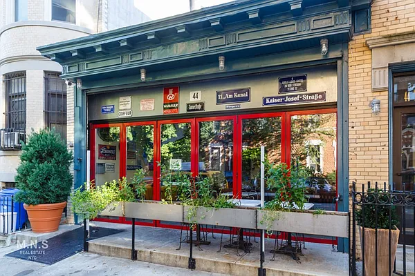 Sold by MNS | media 30