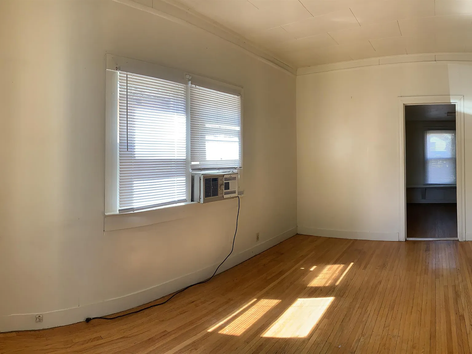 916 Axtell Apt C - Apt C — Photo 2