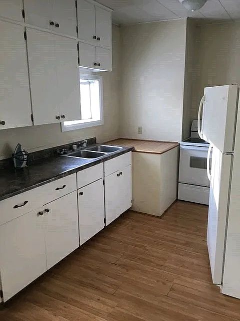 2nd image of 15 12th St SE #2