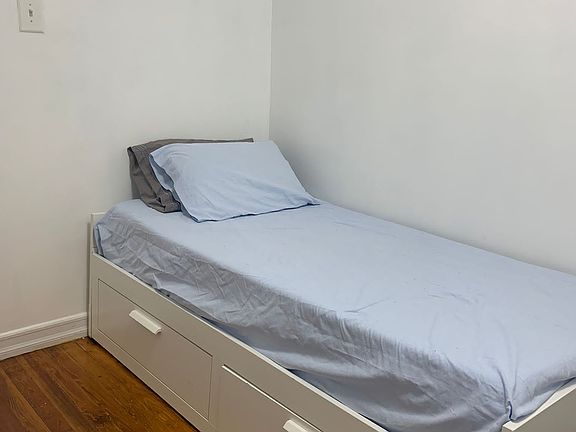 4th image of 1352 Prospect Ave #1