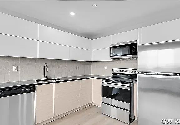 3rd image of 92 Linden Blvd #4F