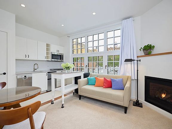 3rd image of 25 W 94th St #Penthouse
