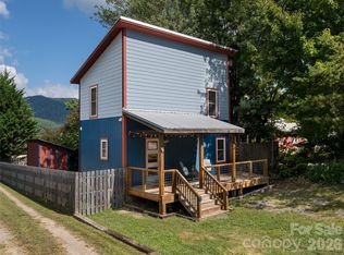 1 Half Moon Dr, Swannanoa, NC 28778