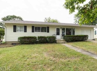 818 Parmon Rd, Bloomington, IL 61701