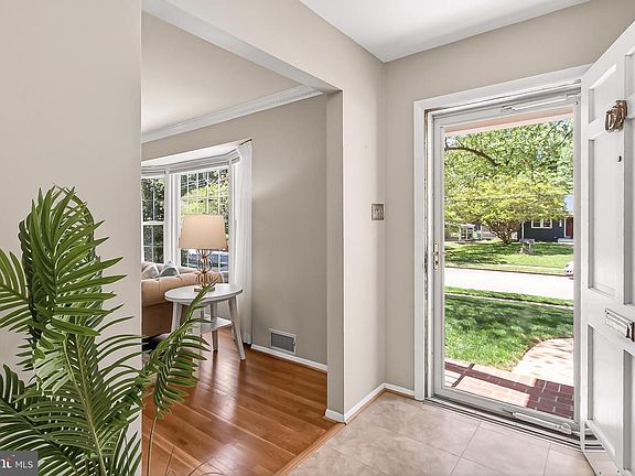3rd image of 8603 Cushman Pl