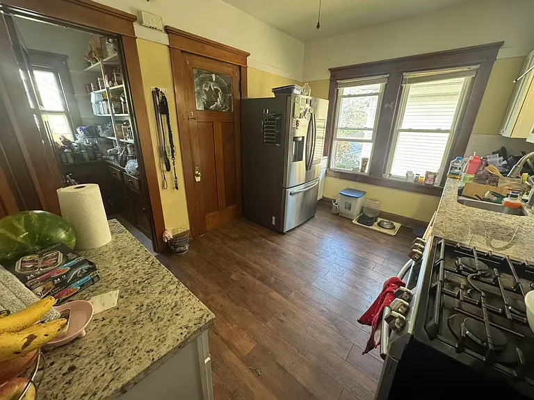 3356 N Oakland Ave — Photo 8