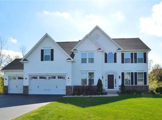 18 Summers Cir, Pittsford, NY 14534