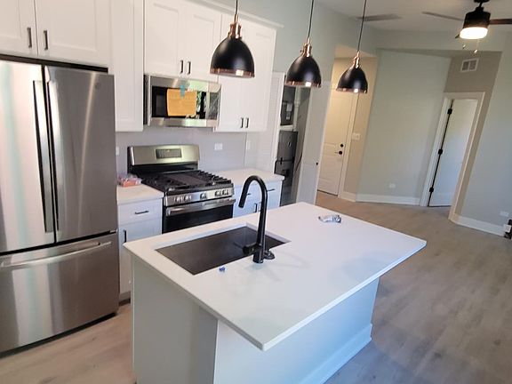2nd image of 3611 N Greenview Ave APT 1