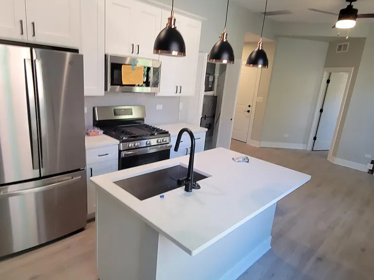 3611 N Greenview Ave #1 — Photo 2