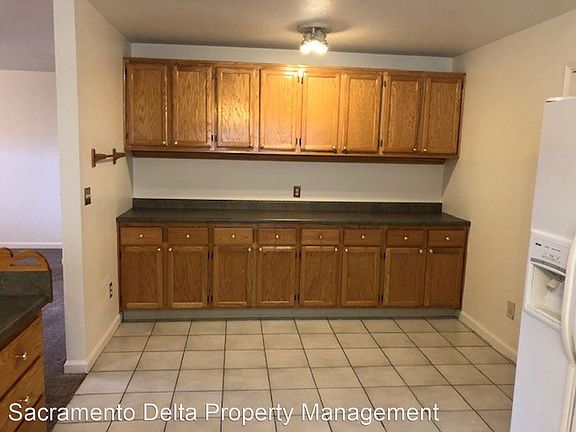 3rd image of 7940 Garry Oak Dr