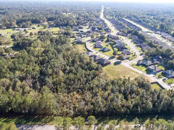 700 E Kingsfield Rd, Cantonment, FL 32533