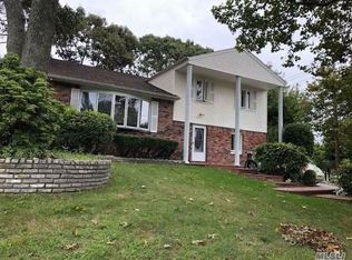 1 Palm St, Selden, NY 11784