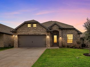 647 Olympic Way, Red Oak, TX 75154