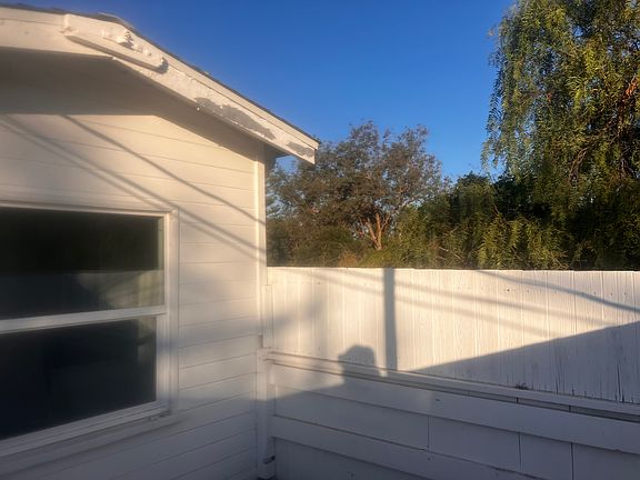 4th image of 2437 Beverley Ave #F