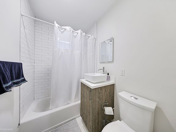 3rd image of 526 Satinwood Dr