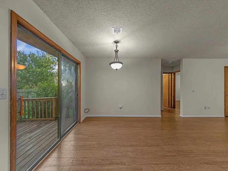 2204 Douglas St — Photo 11