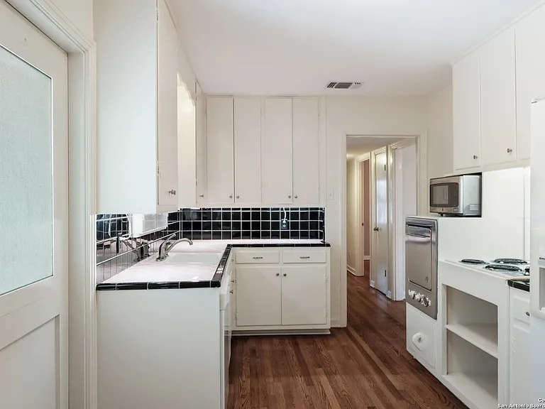 255 Millwood Ln — Photo 9