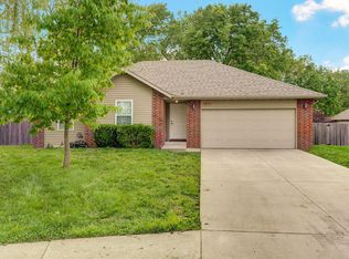 5653 W Longleaf Dr, Springfield, MO 65802