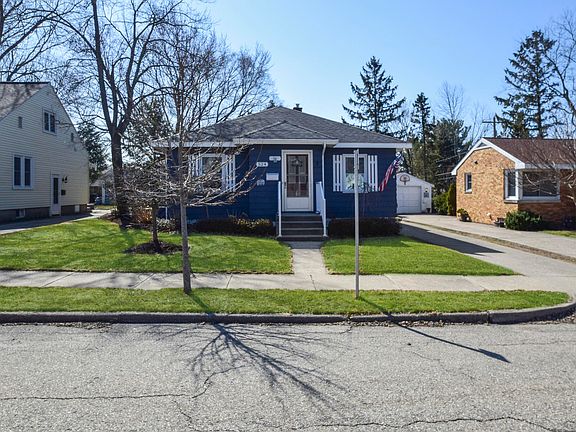 2nd image of 524 Oakes Ave