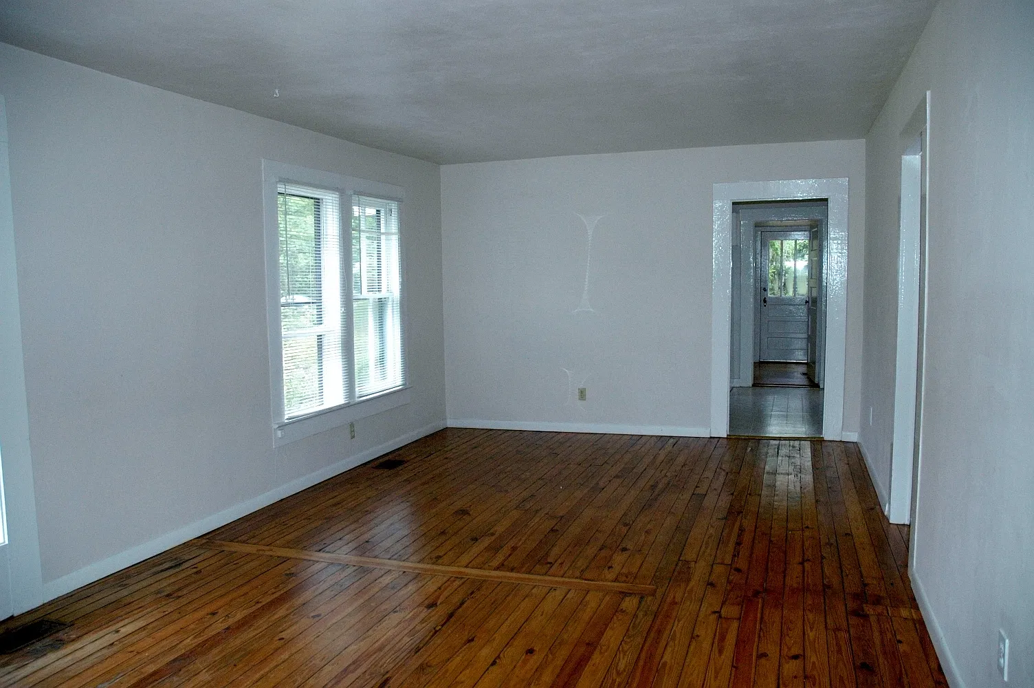 3 Bedroom, 2 Bathroom House (w/ Study) Blocks from UF — Photo 2