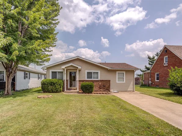 201 Avalon St, Wood River, IL 62095