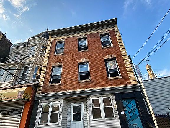 2nd image of 61 Victoria Ave