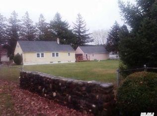 264 Ellsworth St, Holbrook, NY 11741