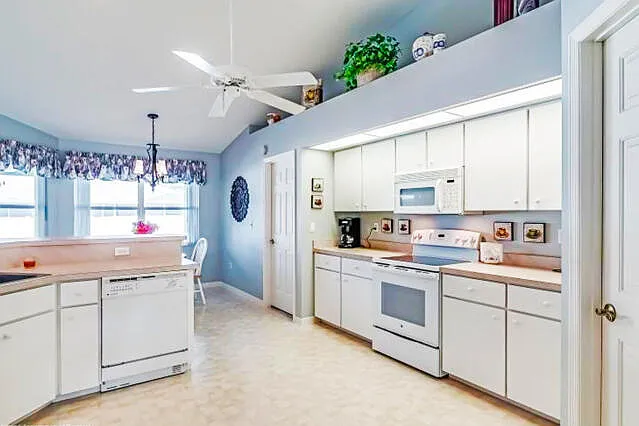 424 Holly Dr — Photo 5
