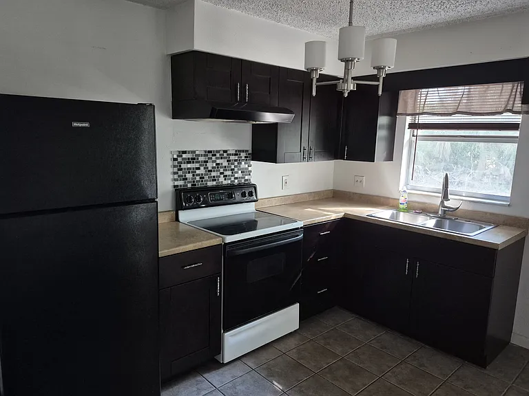 2884 Oaklawn Ave #B — Photo 7