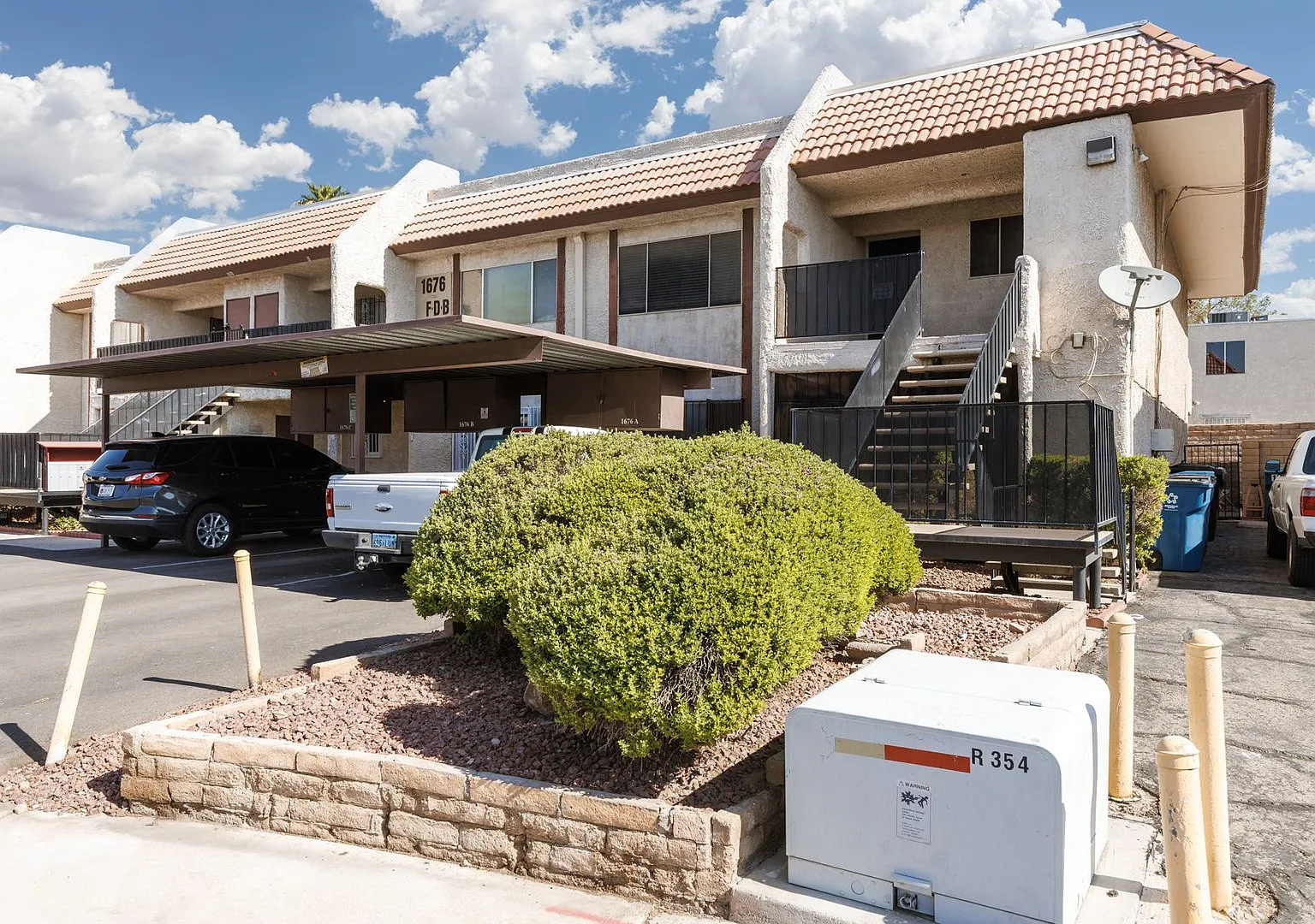 2 Bed / 2 Bath Near UNLV Upstairs Unit — Photo 1