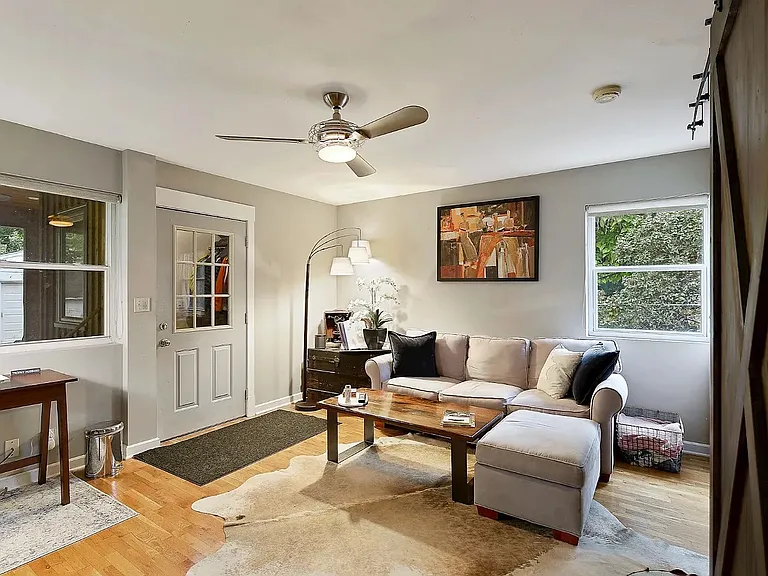 422 2nd St NE #2 — Photo 4