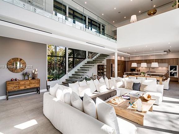 4th image of 4094 Park Ave #0
