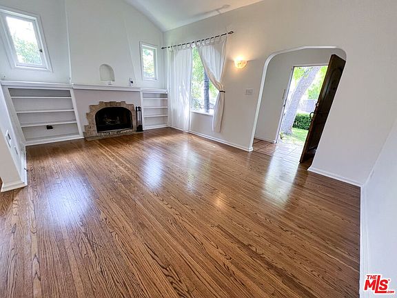 5th image of 328 Huntley Dr