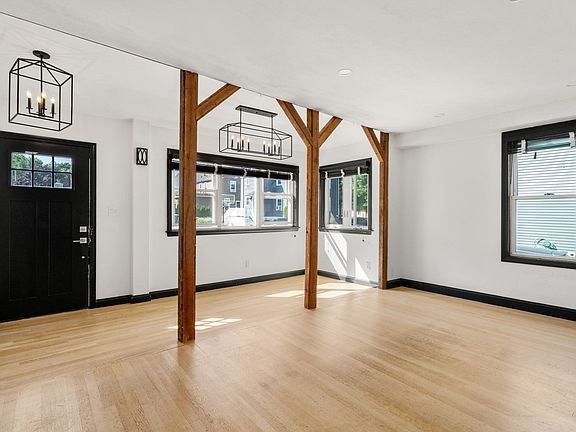 4th image of 146-148 Warren Ave