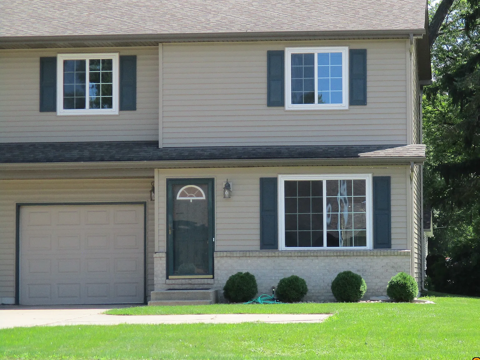 3 bed, 1.5 bath, 1500 sqft, $1,800 — Photo 1