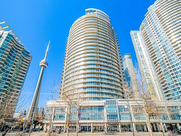218 Queens Quay W, Toronto, ON