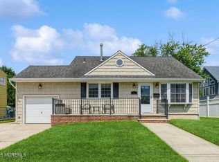 21 Heckleman St, Keyport, NJ 07735