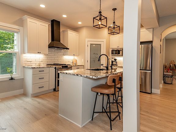 5th image of 10900 Scranton Woods Trl