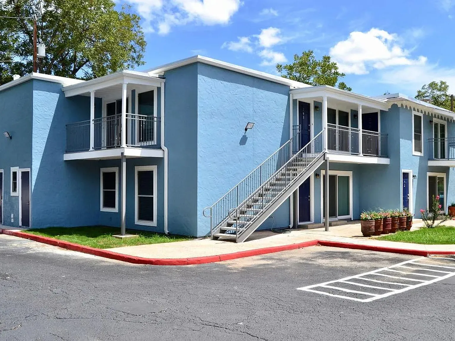 Fully Renovated 1-Bedroom Apartment in Alamo Heights ISD — Photo 4