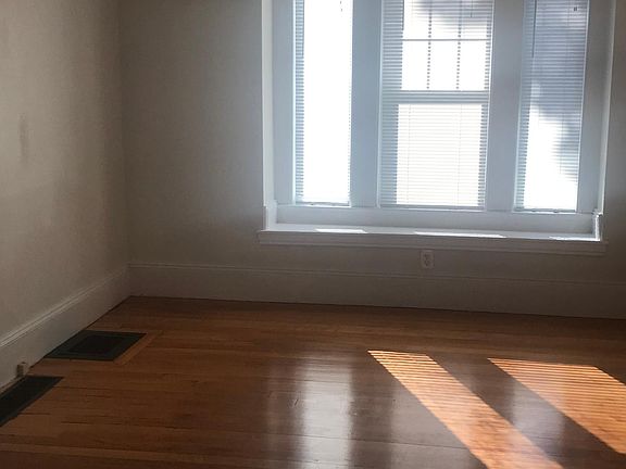 Dining Room-Bay Window Seat