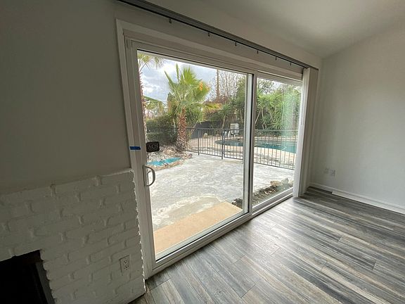 5th image of 20338 Clark St