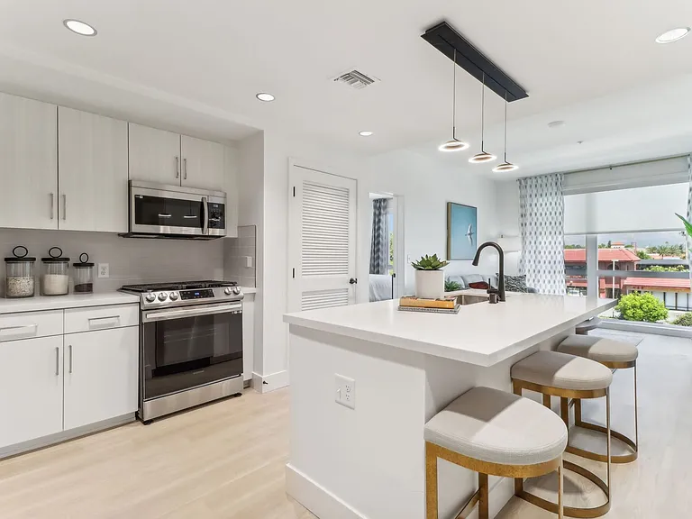 Begonia Place Luxury Apartments — Photo 10