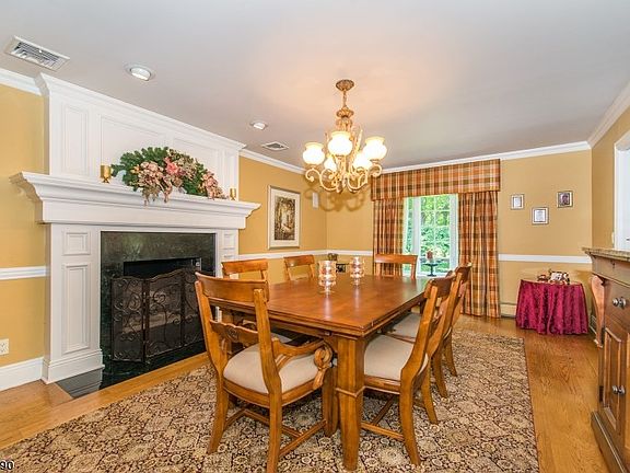 5th image of 28 Manor Dr
